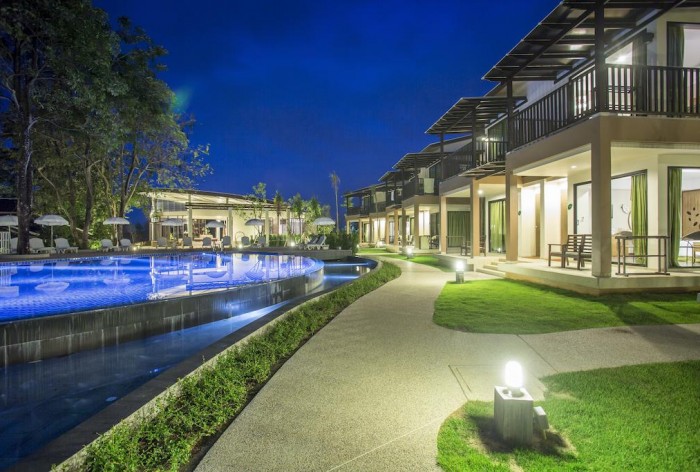 The Leaf on The Sands by Katathani